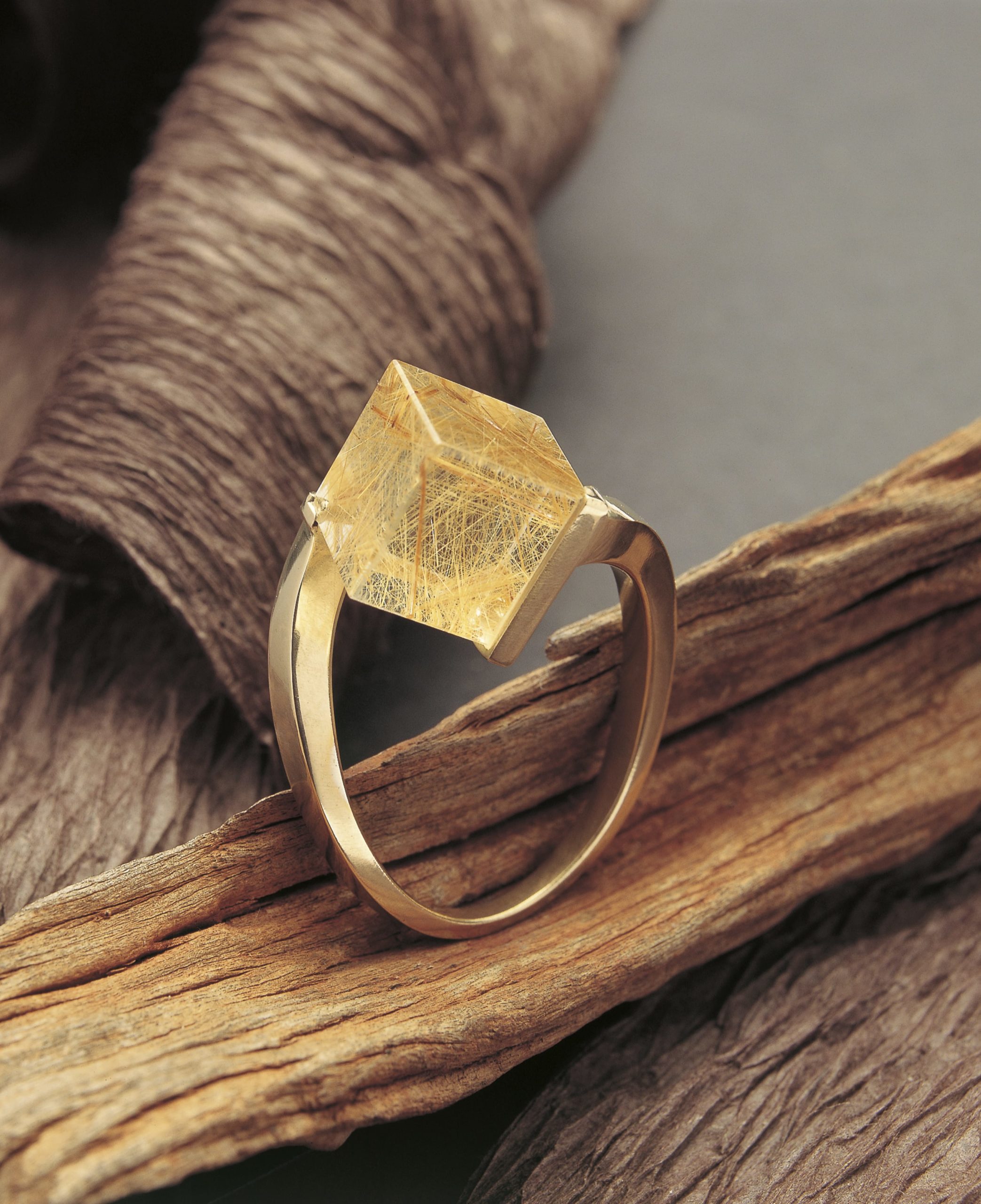 Bague Cube Quartz Inclusions Rutile Jaune Or Jaune