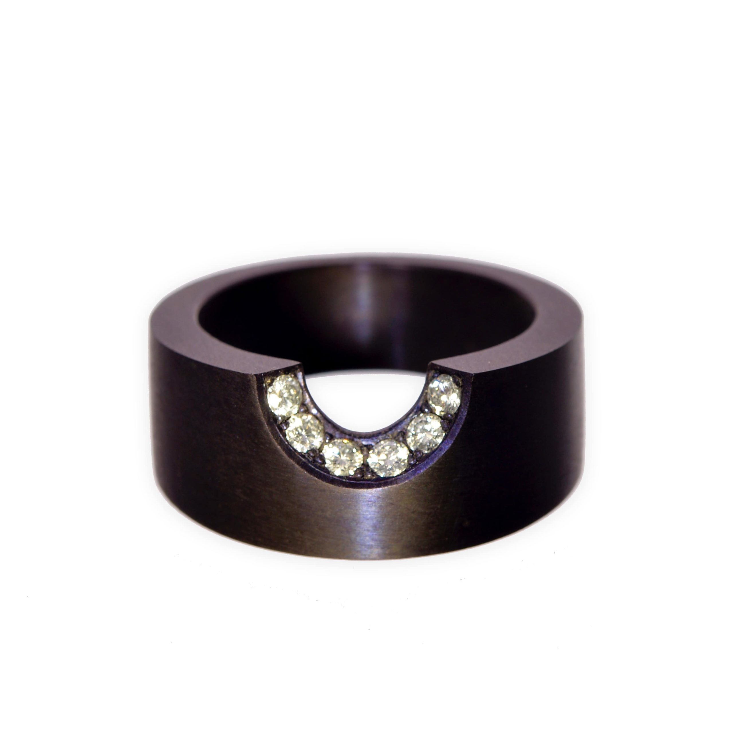 Bague Mordue Tantale Métal Noir et Diamants