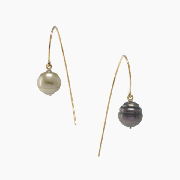 Boucles d'Oreilles Virgule C Perles de Tahiti Dépareillées