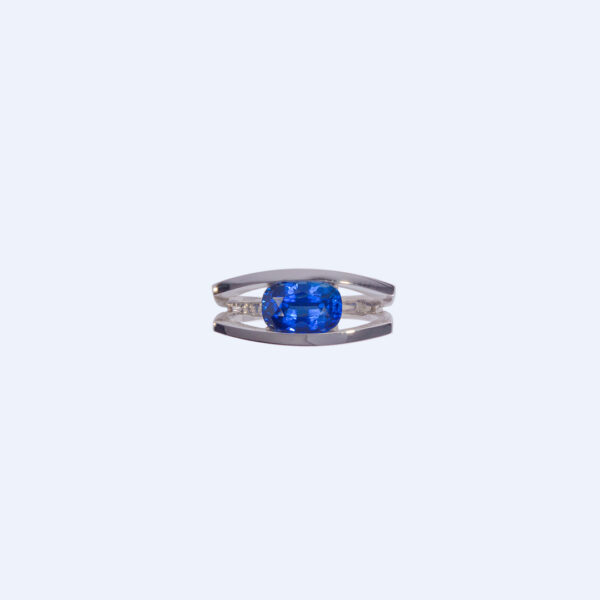 Double Silhouette Sapphire and White Gold Ring