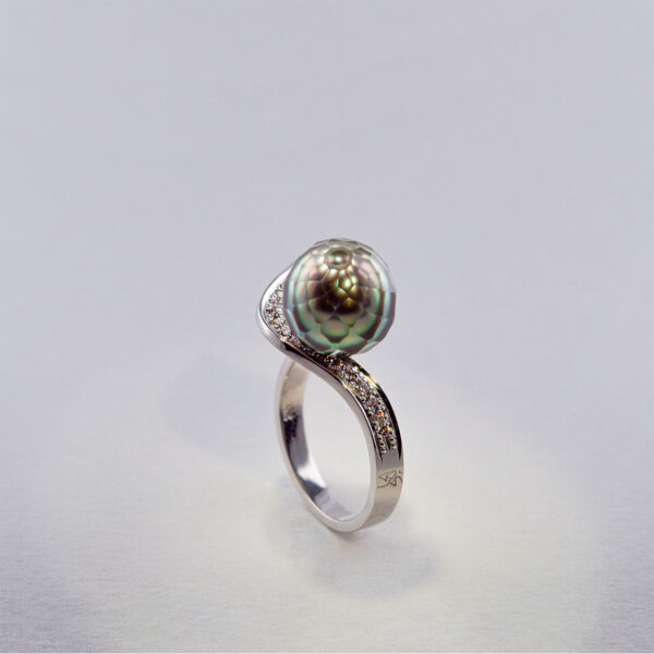 Bague Hana Perle de Tahiti Hanashinju, Diamants et Or Gris