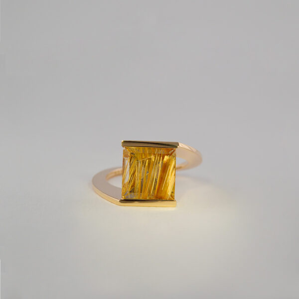 Bague Cristal de Roche Inclusions de Rutile Or Jaune