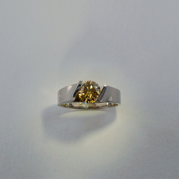 Bague Diamant de Couleur et Or Blanc