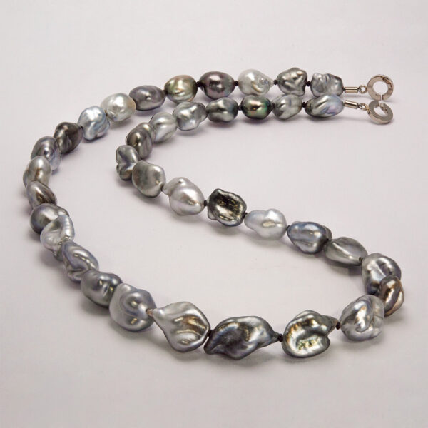 Perles Keshi de Tahiti et Or Blanc Benedikt Aichele